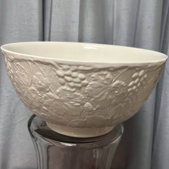 Vintage Davenport Strawberry and Grape Leaf 9" Chinese Bowl by Burleigh England - Picture 6 of 12